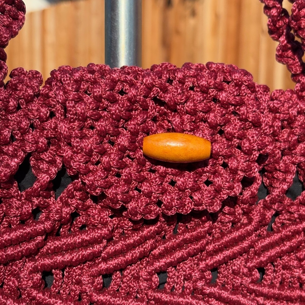 Chic Burgundy Handwoven Shoulder Bag - Picture 2 of 6